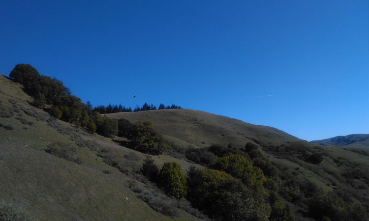 Les montagnes de Spirit Rock, un centre de retraite en Californie