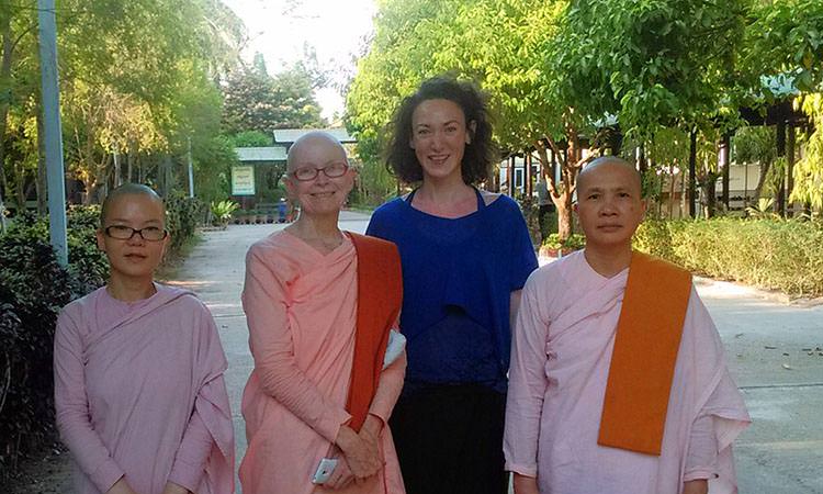 Shwe Oo Min Vivre dans un monastère en Birmanie - Nonnes