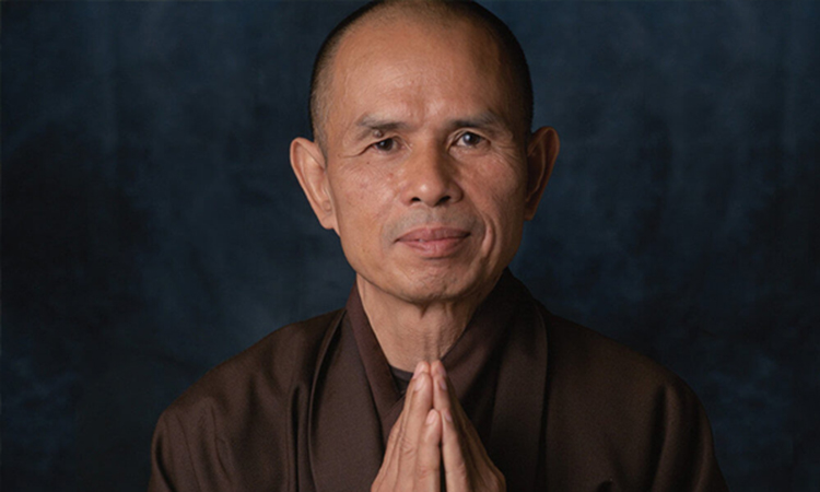 Thich Nhat Hanh un moine bouddhiste vietnamien qui a fondé le village des pruniers