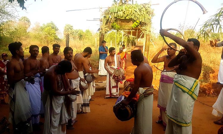 Musique traditionnelle pendant le festival du centre Vaidyagrama en Inde