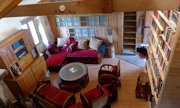 Espaces communs du gîte l'Arbre à Spirales, pour la retraite de méditation et de qigong
