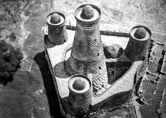 Reconstitution 3D d'un nuraghe complexe (1 grande tour entourée de 3 petites)