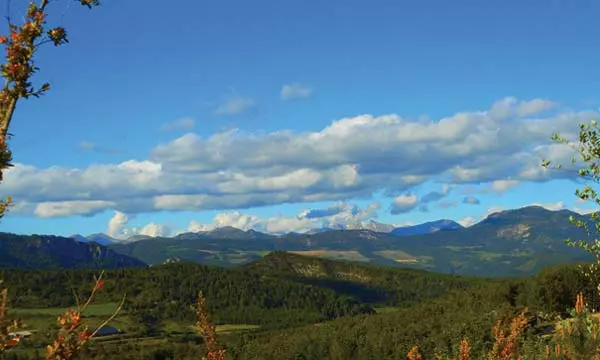 Vue sur les montagnes lors de la retraite de pleine conscience