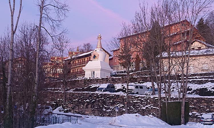 Centre de Montchardon dans un paysage enneigé