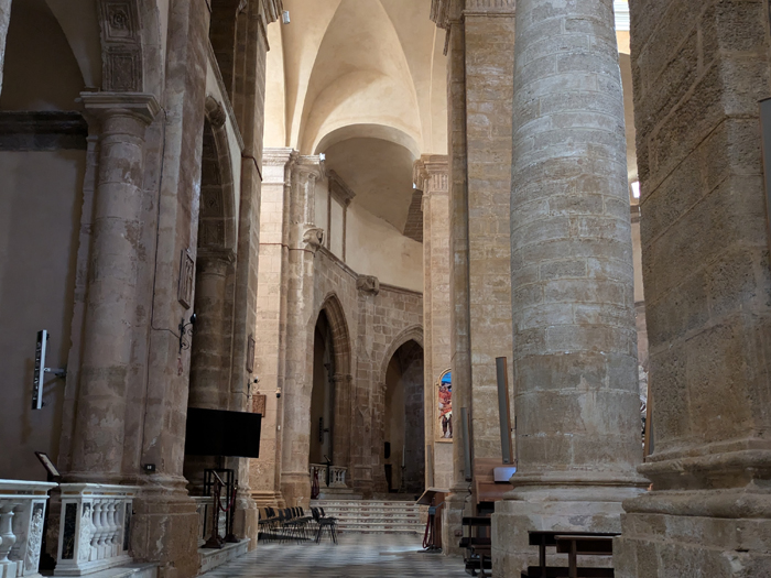 Piliers d'une cathédrale templiers