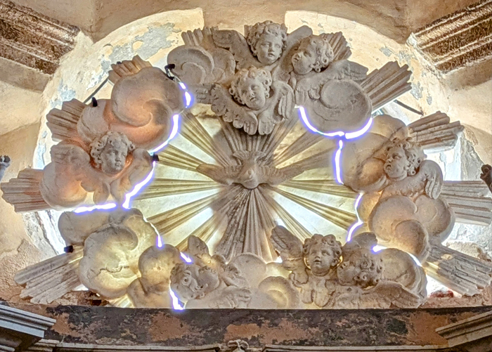 Lumière au travers des reliefs sculptés