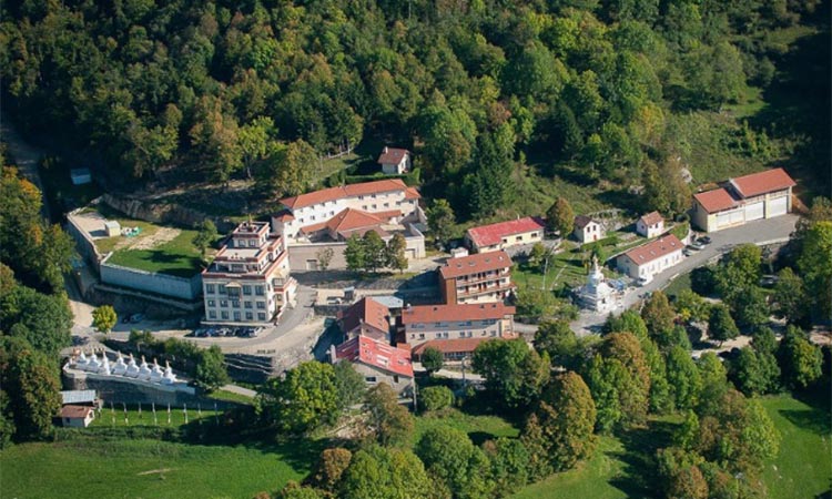 Vue aérienne du centre de Montchardon