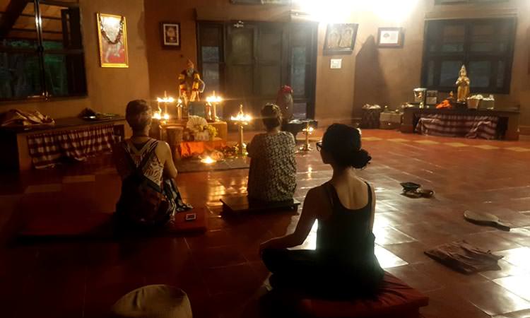 Salle de méditation dans le centre ayurvédique